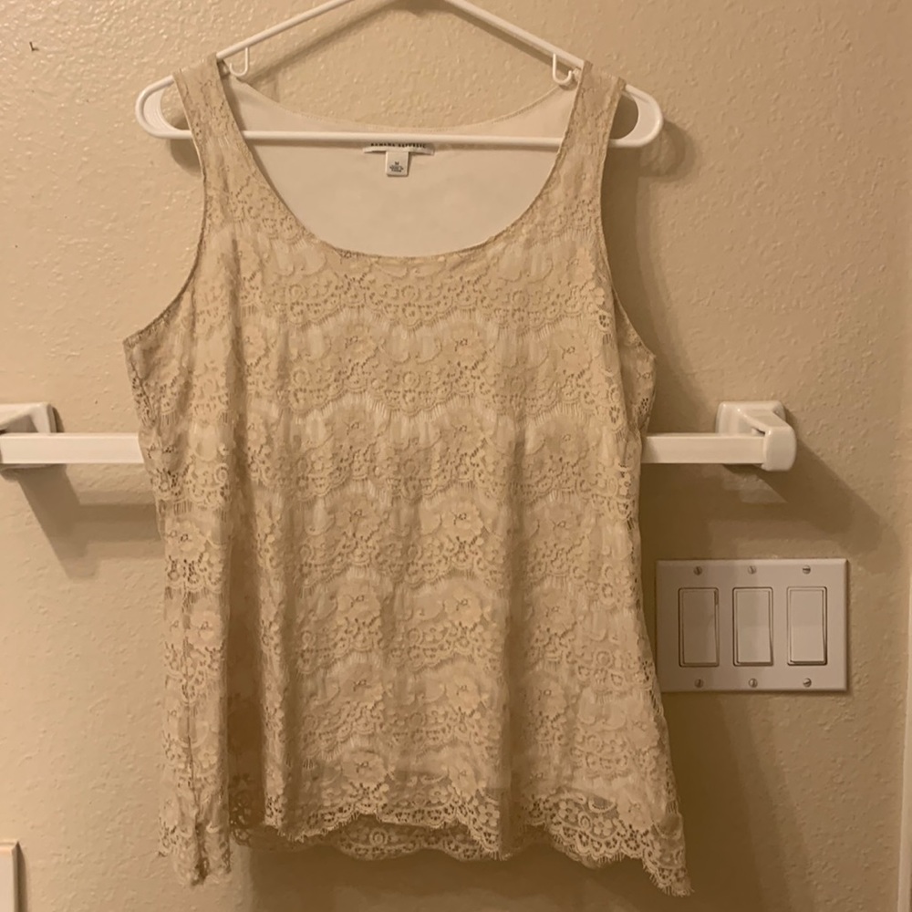 Banana republic cream sleeveless size M top/blouse
